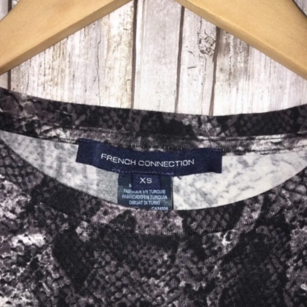 French Connection Snake Skin Crop Tee - Picture 3 of 4